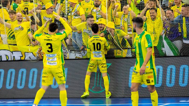 La fiesta del Jaén Paraíso Interior y su marea amarilla