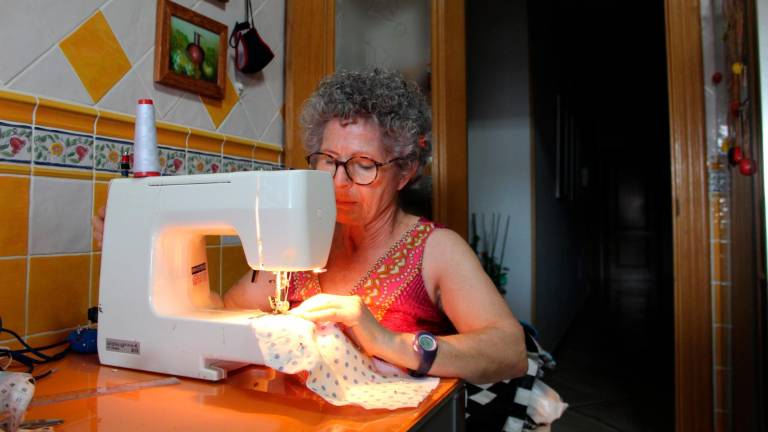 Así se hacen las mascarillas “caseras”