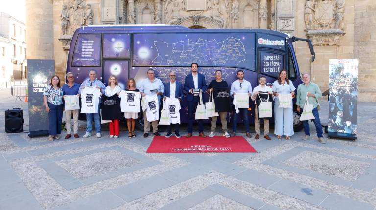 <i>Inmaculada Cejudo, Jesús Casas, Blas Moreno, Soledad Román, María del Carmen García, Bartolomé González, Juan Manuel Bueno, Francisco Javier Lozano, Jerónimo García, Juan Ángel Jiménez, José Carlos Bueno, Ana María Gómez y Jesús Delgado / Jason Moyano / Diario JAÉN.</i>