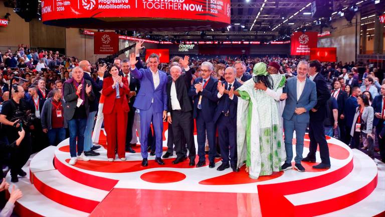 Sánchez hace un llamamiento para defender la democracia y alcanzar una sociedad más justa