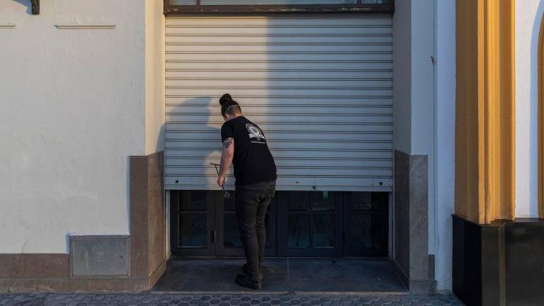 Las grandes superficies solo podrán vender alimentos y productos de limpieza después de las 18 horas