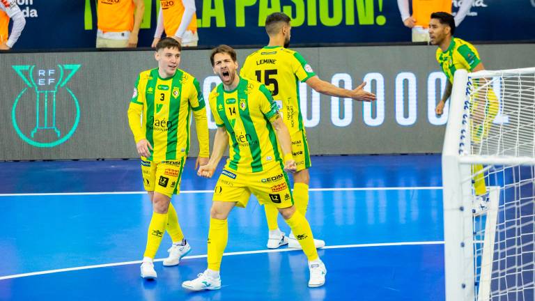 La fiesta del Jaén Paraíso Interior y su marea amarilla