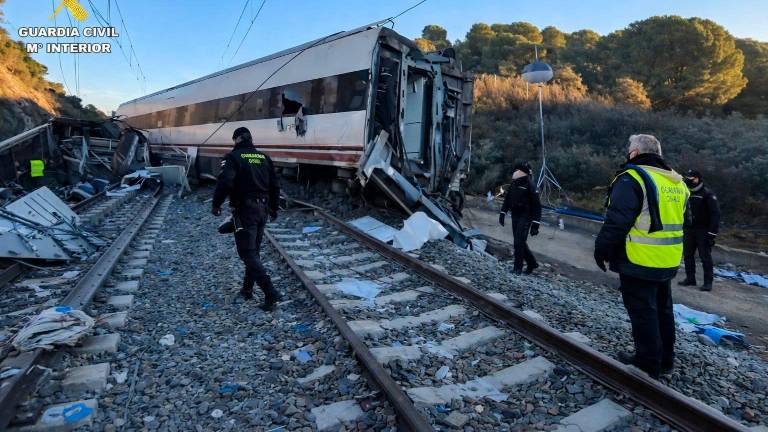 Al menos 39 muertos y 152 heridos por el descarrilamiento de dos trenes en Adamuz