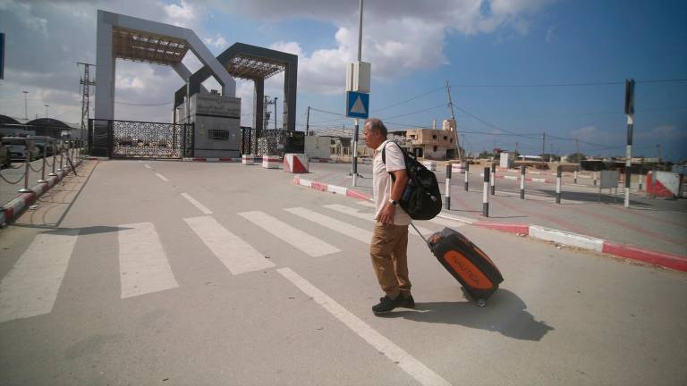 El paso de Rafá con Gaza reanuda parcialmente el tránsito de personas