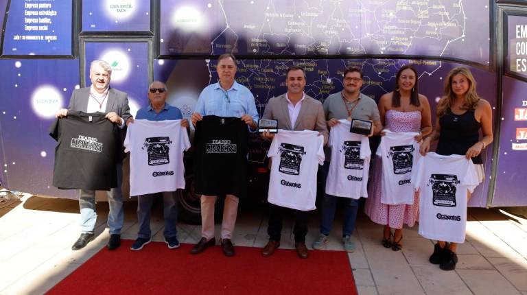 <i>Juan Espejo, Ildefonso del Jesús, Juan Antonio Padilla, Diego Soriano, Francisco Mendoza, Ana María Gómez y María del Carmen Fernández. / Jason Moyano / Diario JAÉN. </i>
