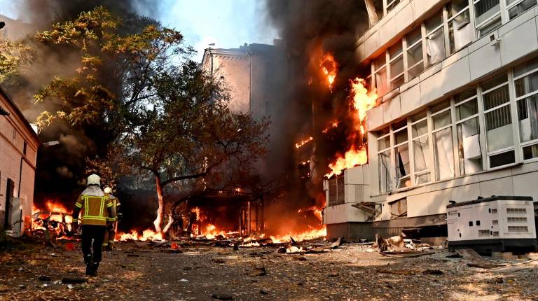 <i>Imagen de archivo de un incendio provocado por un ataque ruso en Kiev, la capital de Ucrania. / Europa Press. </i>