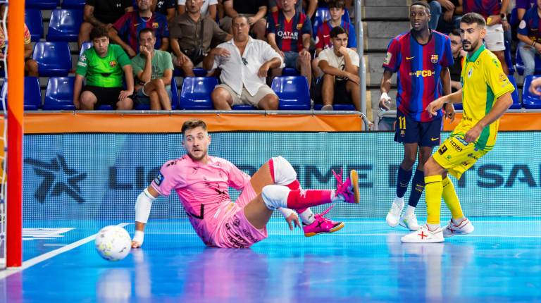 <i>El jugador del Jaén Paraíso Interior Carlos Espíndola, en un partido de esta temporada. / Jaén FS</i>
