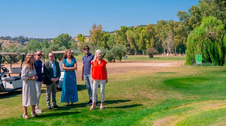 <i>La consejera Patricia del Pozo, durante una visita al Parque Deportivo La Garza, en julio de 2025. Archivo. / Junta de Andalucía.</i>