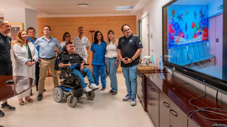 <i>Donación de vinilos al Hospital de Jaén. / Junta de Andalucía.</i>