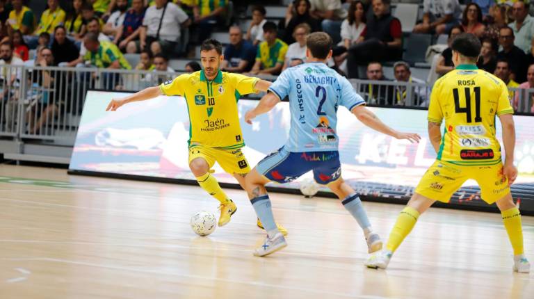 <i>Jugada de Eloy Rojas en el partido ante El Ejido FS. / Jaén FS.</i>