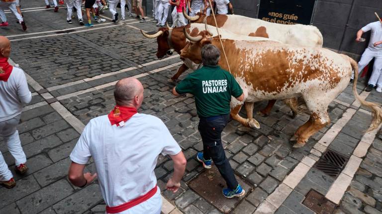 <i>Cuarto encierro de los Sanfermines de 2026. / Eduardo Sanz / Europa Press.</i>