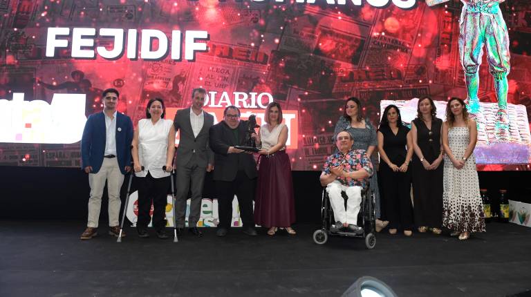 <i>David Martínez, Pilar Martínez, Julio Millán, Manolo Olivares,, Vanessa Marín, Alfonso Huertas, Paloma Pedrero, Miriam Partal, Loli Sánchez y Rocío Romero. / Agustín Muñoz / Diario JAÉN.</i>