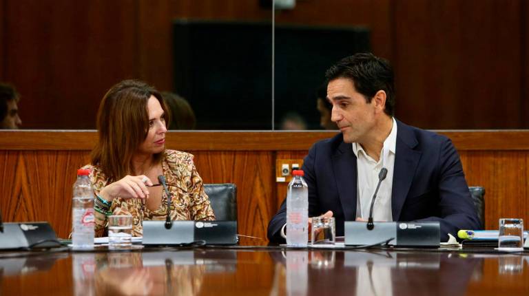 <i>Rocío Díaz con el alcalde de Alcalá la Real. / Junta de Andalucía.</i>