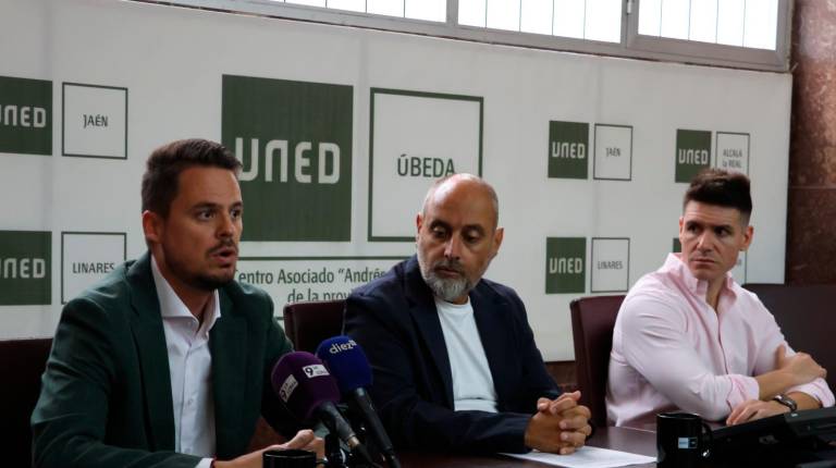<i>Durante la presentación de los nuevos grados de la UNED de Jaén en Úbeda. / Diputación de Jaén. </i>