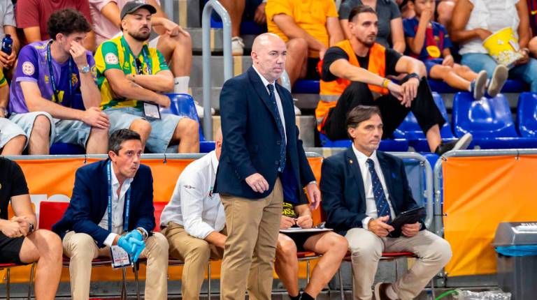 <i>El entrenador del Jaén Paraíso Interior, Dani Rodríguez, durante la final de la Supercopa de España. / Jaén Paraíso Interior FS. </i>