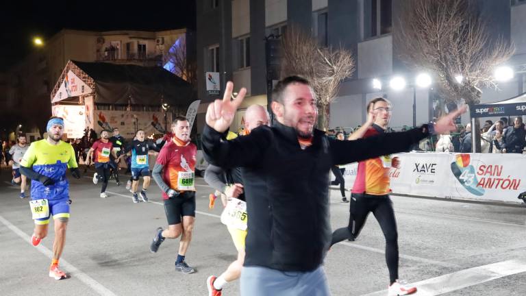 Reviva su llegada a la meta en la Carrera de San Antón 2026 con las mejores fotografías