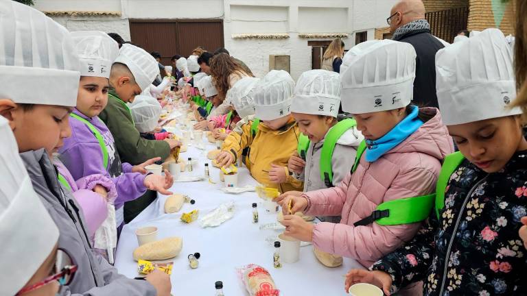 Escolares de Jaén conocen las bondades del aceite de oliva