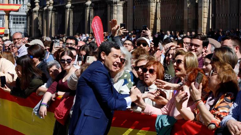 La Plaza de Santa María rezuma ilusión por la visita real
