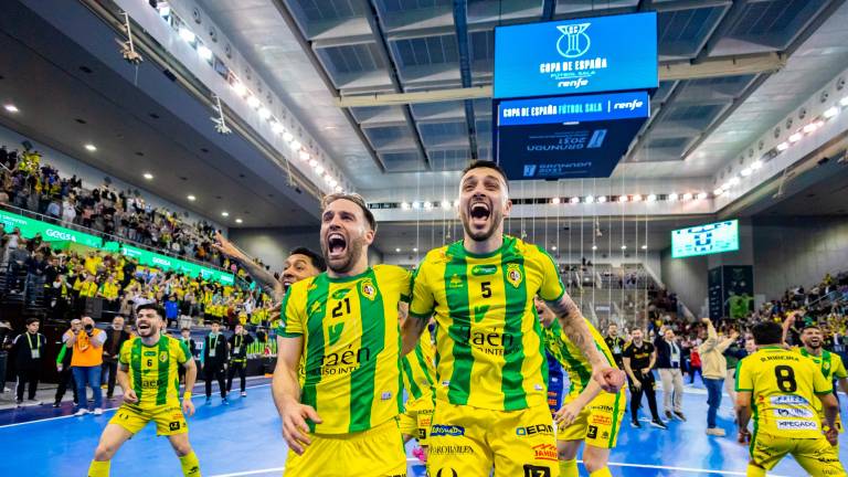 La fiesta del Jaén Paraíso Interior y su marea amarilla