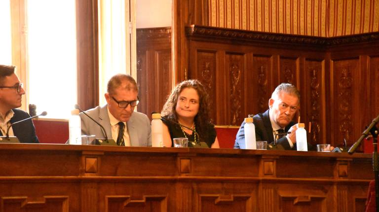 <i>Intervención de Nicolás Grimaldos tras la votación en el pleno extraordinario., / Juanjes García / Diario JAÉN.</i>