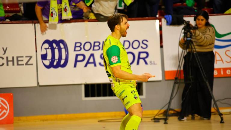 El Jaén Paraíso Interior vive una noche mágica en Córdoba (0-2)