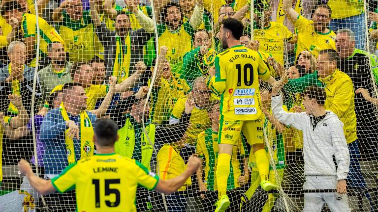 La fiesta del Jaén Paraíso Interior y su marea amarilla