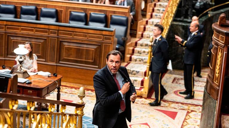 <i>El ministro de Transportes, Óscar Puente, durante una sesión plenaria, en el Congreso de los Diputados, a 28 de mayo de 2026. / Isa Saiz / Europa Press.</i>