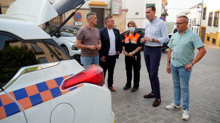 <i>Juan Latorre visita Sabiote junto a su alcalde Luis Miguel López y el diputado José Luis Agea. / Diputación de Jáen.</i>