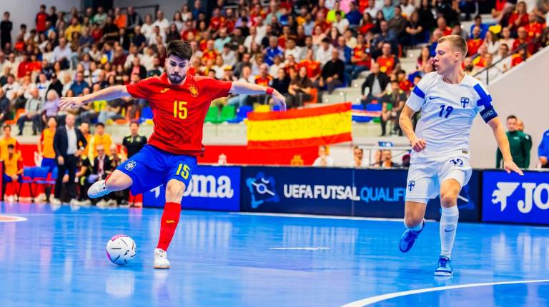 <i>Dani Zurdo, Esteban Cejudo y Antonio Pérez, en el partido con España del pasado martes ante Finlandia. / RFEF.</i>