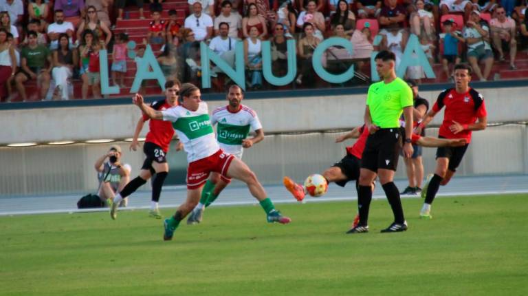 <i>Iker Navarro, en un partido con el Trival Valderas de Alcorcón, su anterior club. / Trival Valderas.</i>