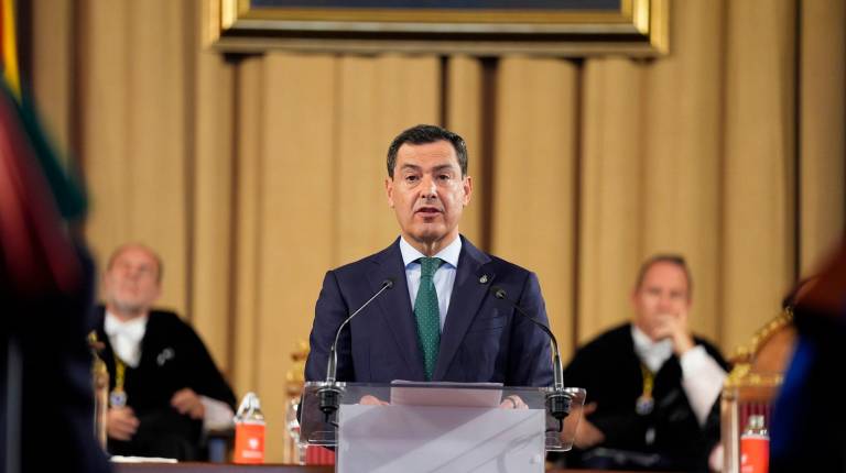 <i>El presidente de la Junta de Andalucía, Juanma Moreno, durante su intervención en el acto de apertura. / Joaquín Corchero / Europa Press.</i>