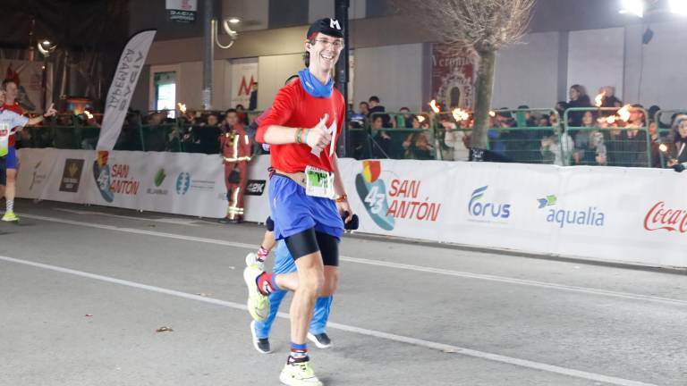 Reviva su llegada a la meta en la Carrera de San Antón 2026 con las mejores fotografías