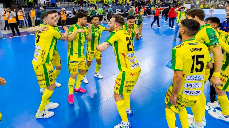 La fiesta del Jaén Paraíso Interior y su marea amarilla