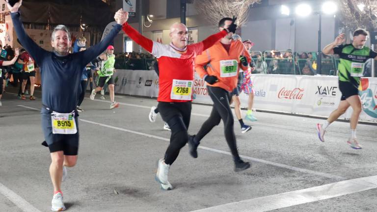 La emoción de los últimos metros de la Carrera de San Antón 2026, en imágenes
