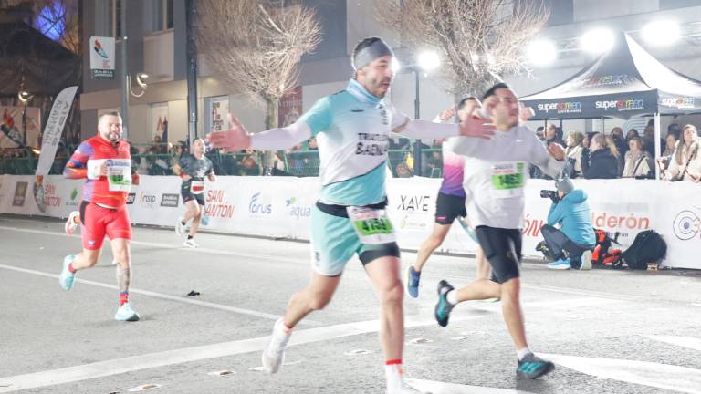 La emoción de los últimos metros de la Carrera de San Antón 2026, en imágenes