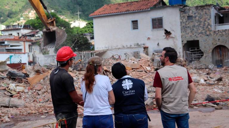 <i>Un equipo de Cáritas en Venezuela. / Cáritas. </i>