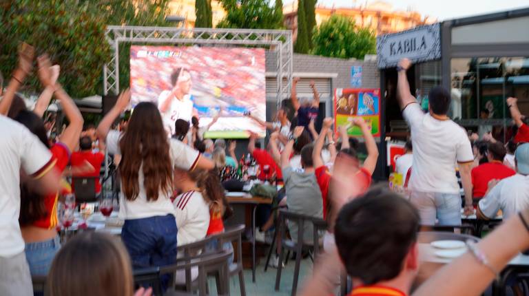<i>Celebración del gol de Oyarzábal. / Juanjes García / Diario JAÉN.</i>