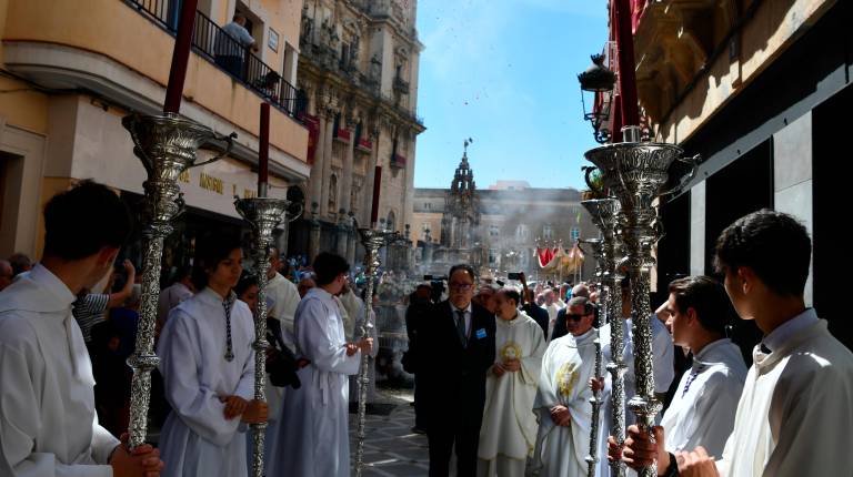 <i>Procesión del Corpus Christi, por Calle Maestra. / Diócesis de Jaén. </i>