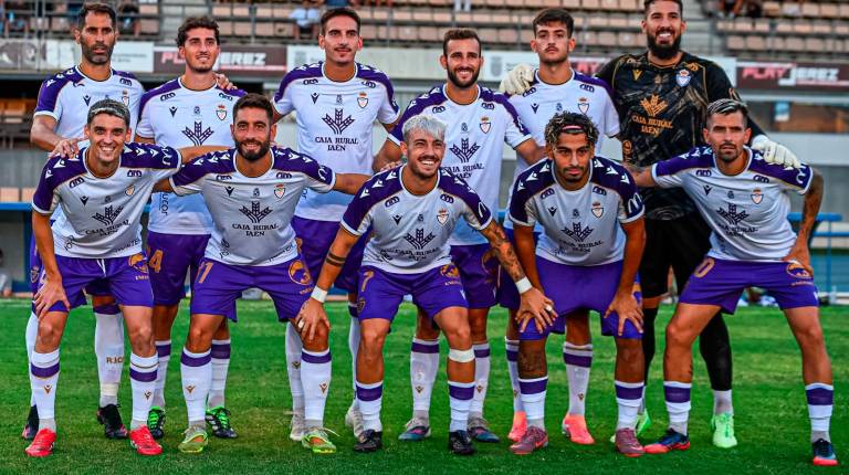 <i>Alineación del Real Jaén ante el Xerez CD. / Real Jaén CF / Miranda López</i>