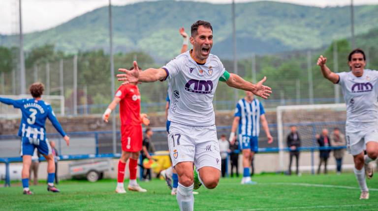 <i>Javi Moyano celebra el gol de la victoria en el campo del Deportivo Alavés B. / Miranda López / Real Jaén.</i>