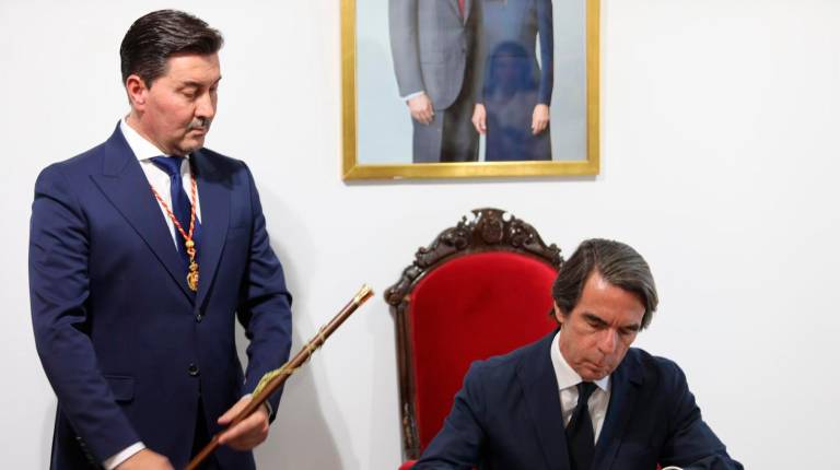 La Carolina distingue a José María Aznar como Intendente de Honor