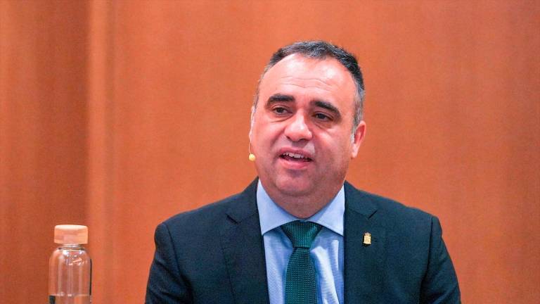 El presidente de la Diputación de Granada emplaza al de Jaén a una reunión sobre el aeropuerto