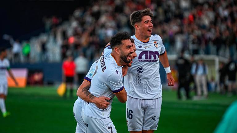 El Real Jaén vence al líder Xerez en un gran partido y le supera en el gol average (2-0)