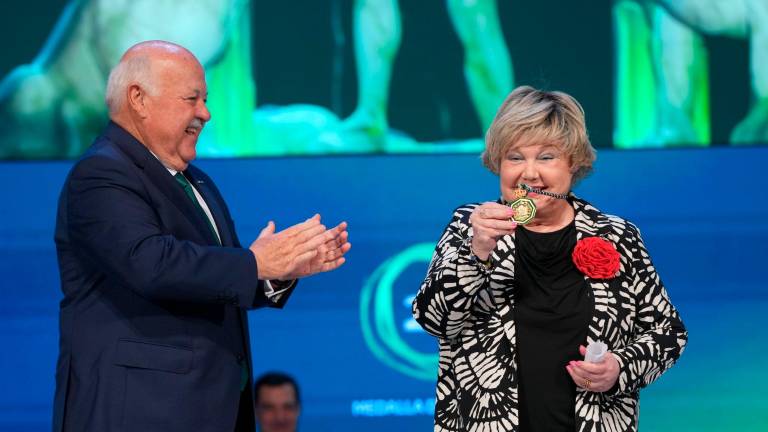 Karina recibe el reconocimiento de la tierra que la vio nacer