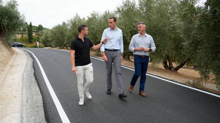 <i>Visita de Juan Latorre al camino de Tramaya en la Iruela. / Diputación de Jaén. </i>