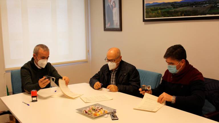 Proyecto agrario de inserción sociolaboral entre el Ayuntamiento de Mengíbar y Cáritas
