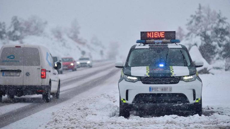 Tráfico aconseja llevar cadenas o neumáticos de invierno ante las nevadas