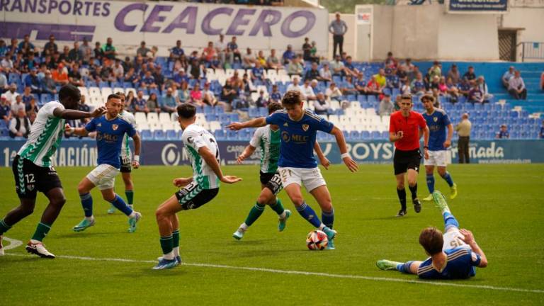 El Linares Deportivo recibe un golpe letal del Antequera (0-1)