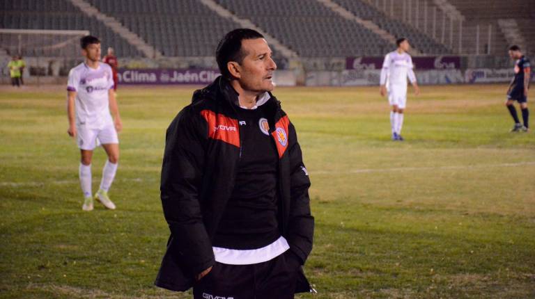 <span class=mln_uppercase_mln>PARTIDO</span><i>. Manuel Chumilla, en el Estadio de La Victoria.</i>