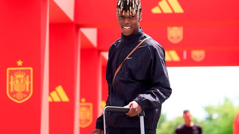 <i>El jugador del Athletic Club Nico Williams, a su llegada a la concentración de Las Rozas. / RFEF</i>